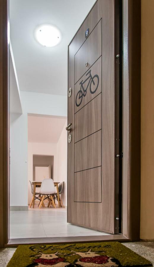 Bike-Friendly Apartment Тимишоара Экстерьер фото